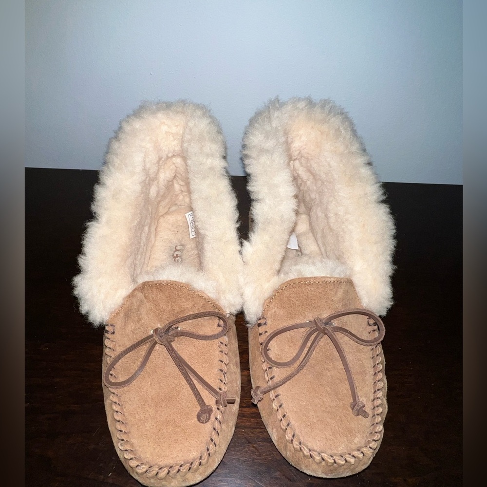 Ugg Alena slipper chestnut color
